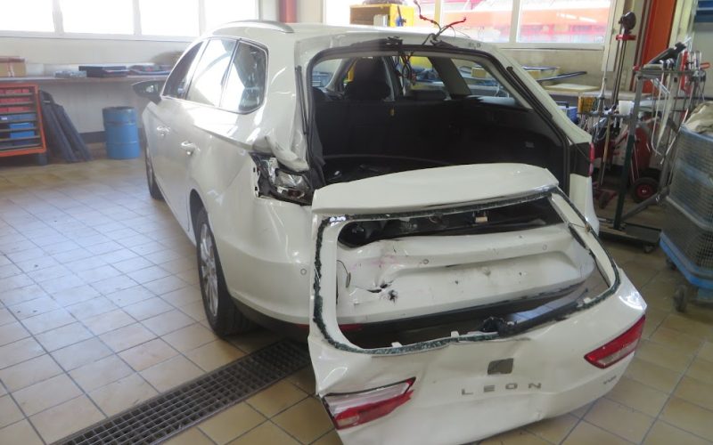 Seat Leon Heckschaden Vorher